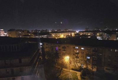 Apartament cu 3 camere în Decebal