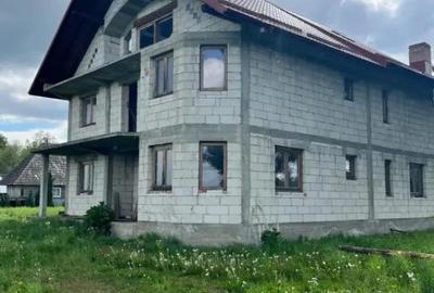 Casă cu 7 camere cu Teren 1674 Mp în Frătăuții Vechi