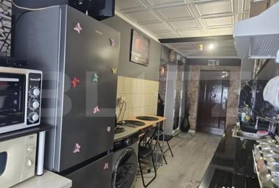 Apartament cu 3 camere semidecomandat, mobilat în Cloșca - 1