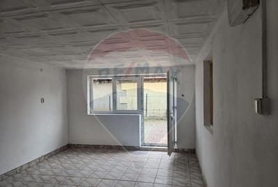 Casă cu 4 camere cu Canalizare în Preajba - 8