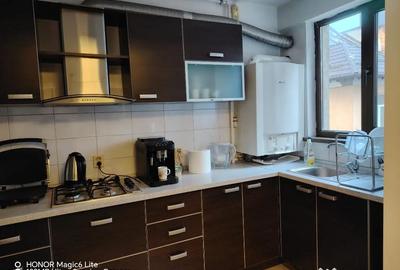 Apartament cu 3 camere decomandat în Calea Călărașilor