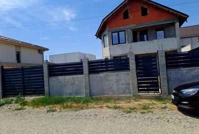 Casă individuală cu 5 camere cu Teren 400 Mp în Malu Mare - 2