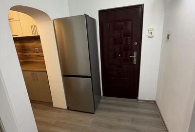 Apartament cu 2 camere semidecomandat în Calea București