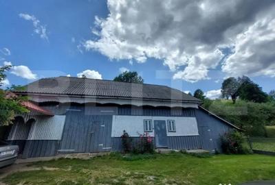 Casă cu 5 camere cu Teren 10000 Mp în Central