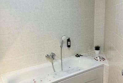 Apartament cu 3 camere decomandat în Torontalului