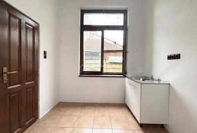 Casă cu Teren 211 Mp în Central - 30