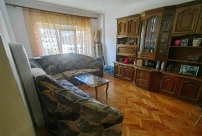 Apartament cu 3 camere decomandat , etaj 1 , zona  Cetate - 4