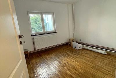 Apartament cu 3 camere semidecomandat în Dorobanți