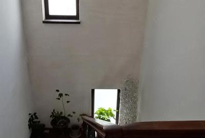 Casă cu 3 camere cu Teren 318 Mp în Central - 1