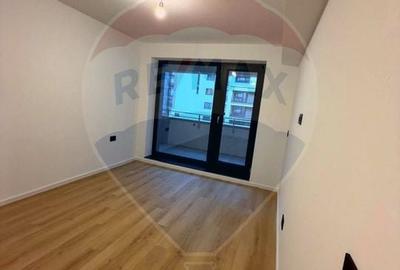 Apartament cu 2 camere semidecomandat în Tractorul - 8