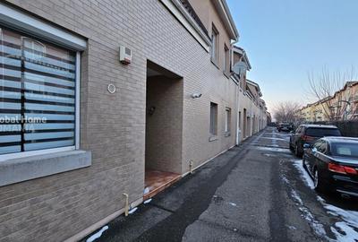 Duplex cu 10 camere cu Canalizare în Central - 40