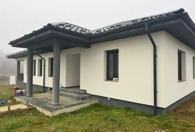 Casă cu 4 camere cu Teren 650 Mp în Satu Nou de Jos - 2