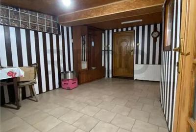 Casă cu 6 camere cu Teren 1800 Mp în Curățele - 2