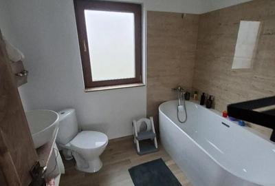 Casă cu 3 camere cu Teren 6000 Mp în Central - 6