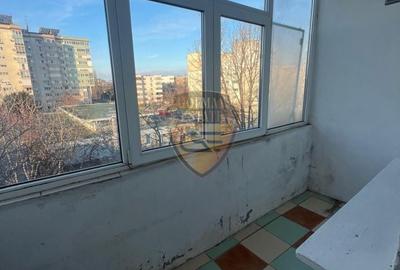 Apartament cu 3 camere decomandat în Delfinariu - 8