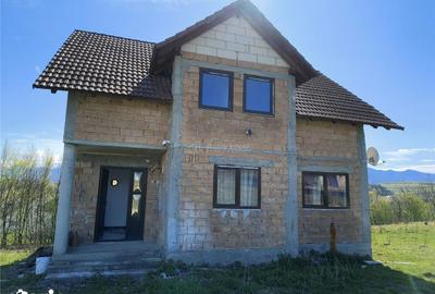 Casă cu 5 camere cu Teren 295 Mp în Central - 14