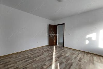 Apartament cu 3 camere semidecomandat în Central - 3