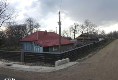 Casă cu 4 camere cu Teren 2000 Mp în Rădăuți-Prut - 1