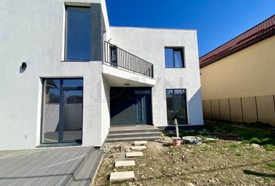Casă individuală cu 5 camere cu Canalizare în Central
