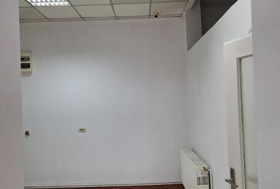 Spațiu comercial, de 75 mp, în Central - 3