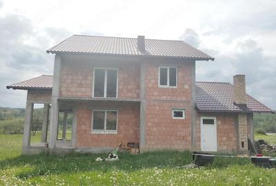 Casă cu Teren 3200 Mp în Lăpuș