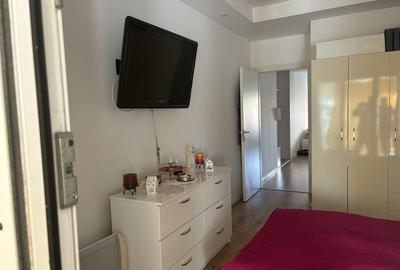 Tunari, Cosmopolis - 8