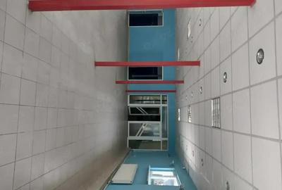 Spațiu comercial, de 540 mp, în Central - 4