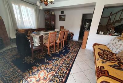 Casă cu 5 camere cu Teren 335 Mp în Vlădiceasca