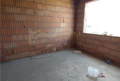 Duplex despartit prin camera tehnica - langa asfalt - compartimentare excelenta - 3