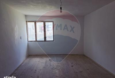 Casă cu 2 camere cu Teren 555 Mp în Ungureni