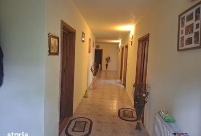 Casă cu 10 camere cu Teren 1200 Mp în Bucov - 2