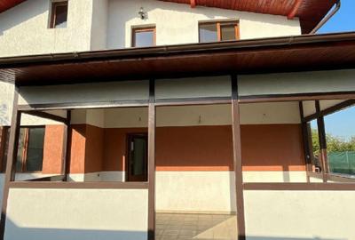 VILA - 4 dormitoare, living, bucatarie inchisa, 3 bai - 180 mp + Teren