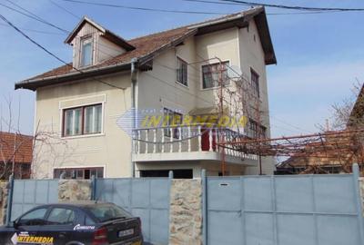 Casă individuală cu 6 camere cu Teren 720 Mp în Central - 1