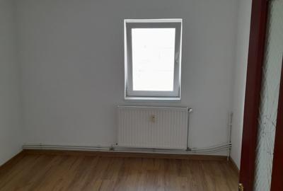 Apartament doua camere decomandate, Mioritei, mp, etaj patru, sarpanta, renovat - 4