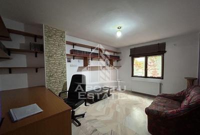 Apartament cu 3 camere, 2 balcoane, centrala proprie Spit...