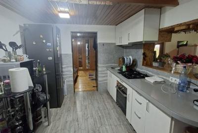 Casă cu 4 camere cu Teren 1600 Mp în Central - 2