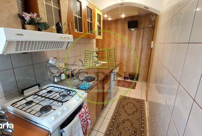 Apartament cu 3 camere semidecomandat, mobilat în Craiovița Nouă - 1