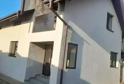 Casă cu 6 camere cu Teren 500 Mp în Frumușani - 2