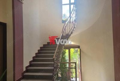 Apartament cu 4 camere semidecomandat în Central - 1