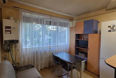 Garsonieră decomandată în Lipovei