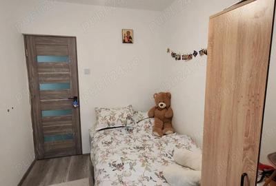 Apartament cu 3 camere semidecomandat în Craiovița Nouă - 11