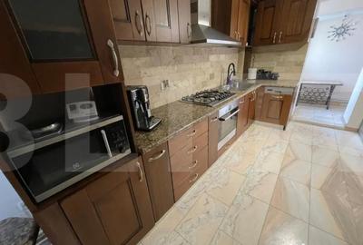 Apartament cu 4 camere decomandat în Girocului