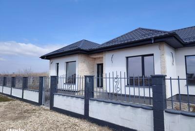 Casă cu 4 camere cu Teren 484 Mp în Crevedia - 2