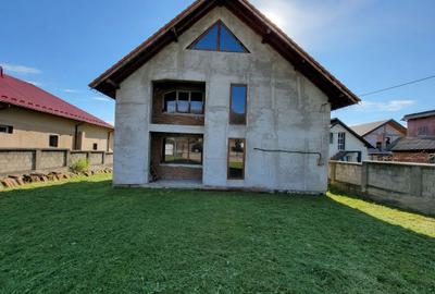 Casă cu 4 camere în Drăganu - 8