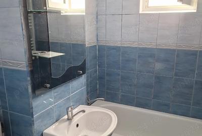 Proprietar. 3 decomandate. 57 mp. Bacau .str Bucegi 117. Prer 50000 euro - 2