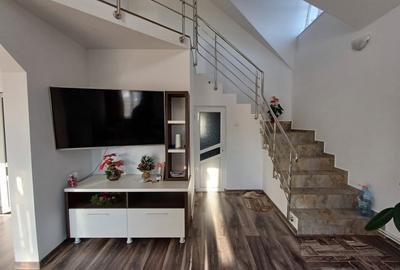 CASA CU 4 CAMERE , BECI SI GARAJ , 825MP TEREN , VOINESTI - 23