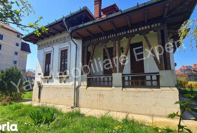 Casă cu Teren 1071 Mp în Central - 2