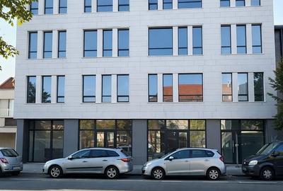 Spațiu comercial, de 1,640 mp, în Central