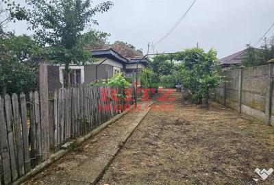 Casă cu 3 camere cu Teren 2304 Mp în Central - 2