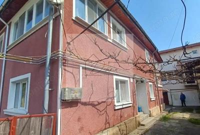 Casă cu 9 camere cu Canalizare în Noua - 3